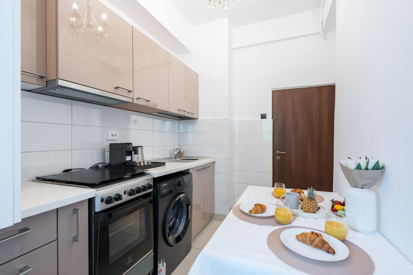 Highline Downtown Residences 6 Persons Family Apartment Bucharest Exterior photo