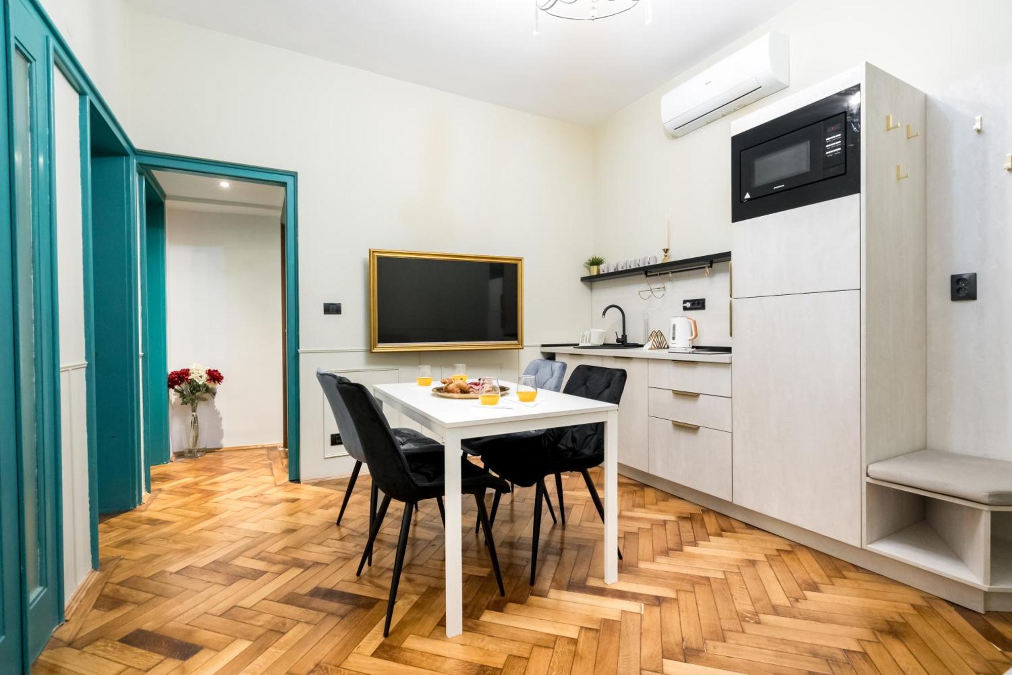 Highline Downtown Residences 6 Persons Family Apartment Bucharest Exterior photo